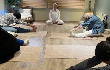 Saliha Tafakourt – Maître Saliha ( Reikiologue ) médecine chinoise et Kundalini yoga